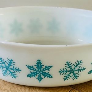 VTG Pyrex 045 Snowflake (Turquoise On White) 2 1/2 Quart Casserole Dish *NO LID